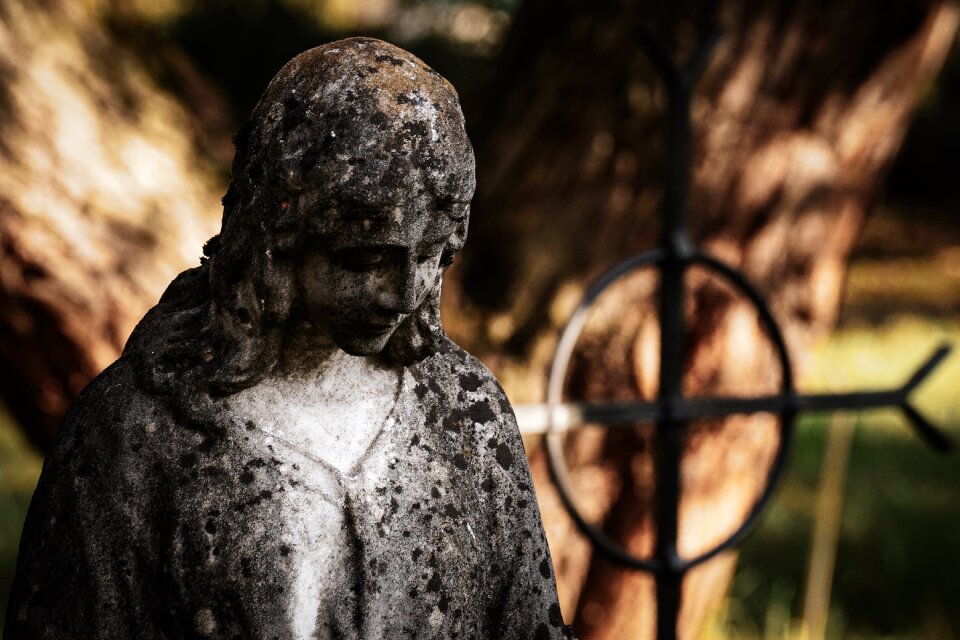 Figure death mourning