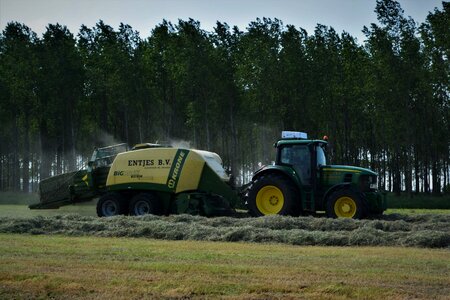 Harvest tractors nature