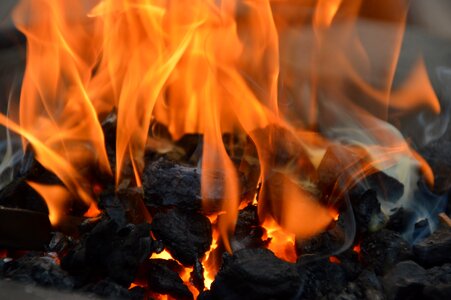 Fireplace incandescent carbon photo