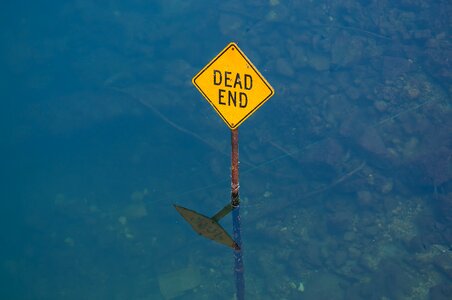 Dead end yellow attention