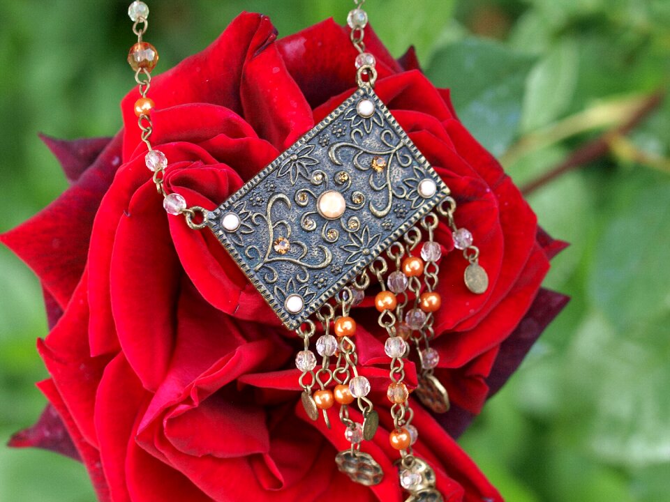 Jewellery rose romance