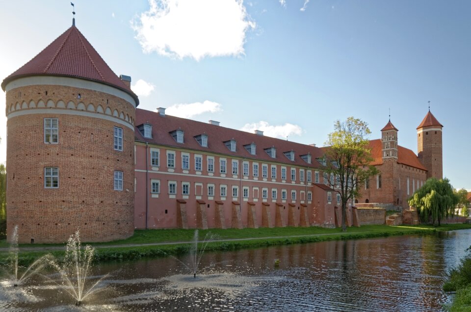 Travel castle architecture
