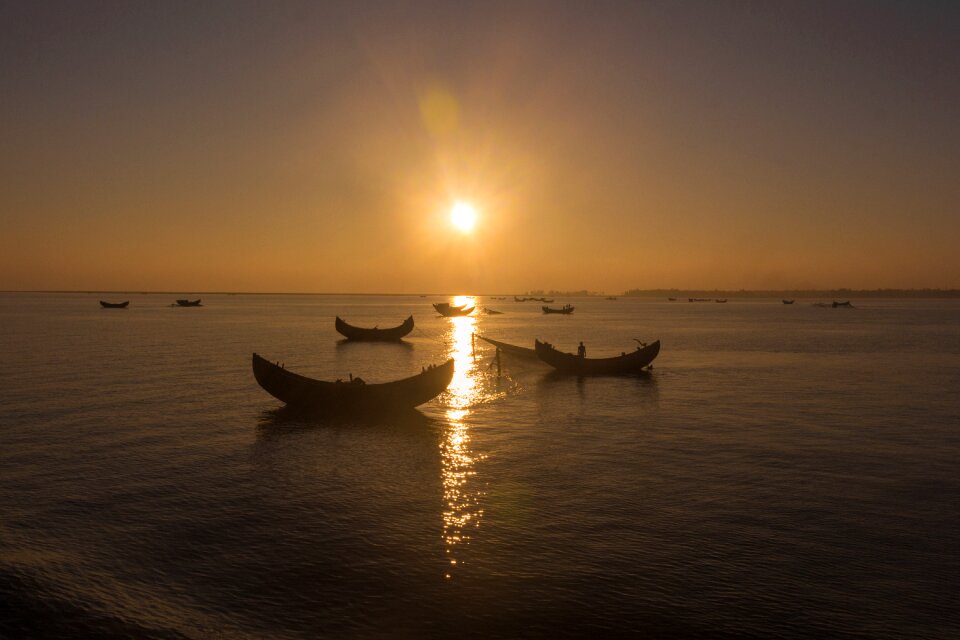 Travel dusk water