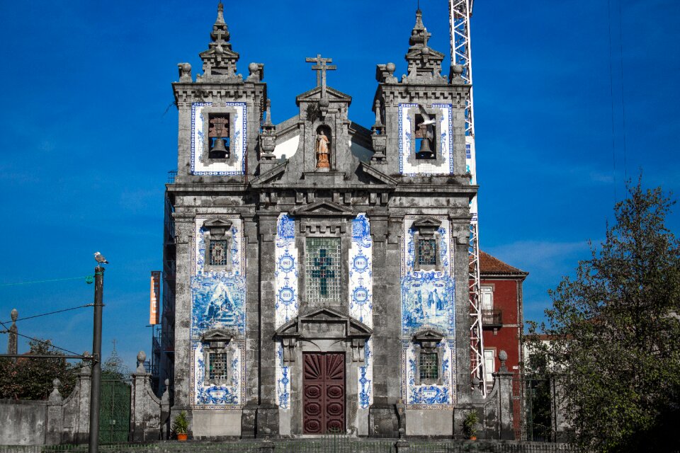 Construction art religion