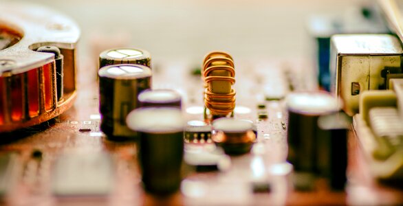 Circuit transistor capacitor