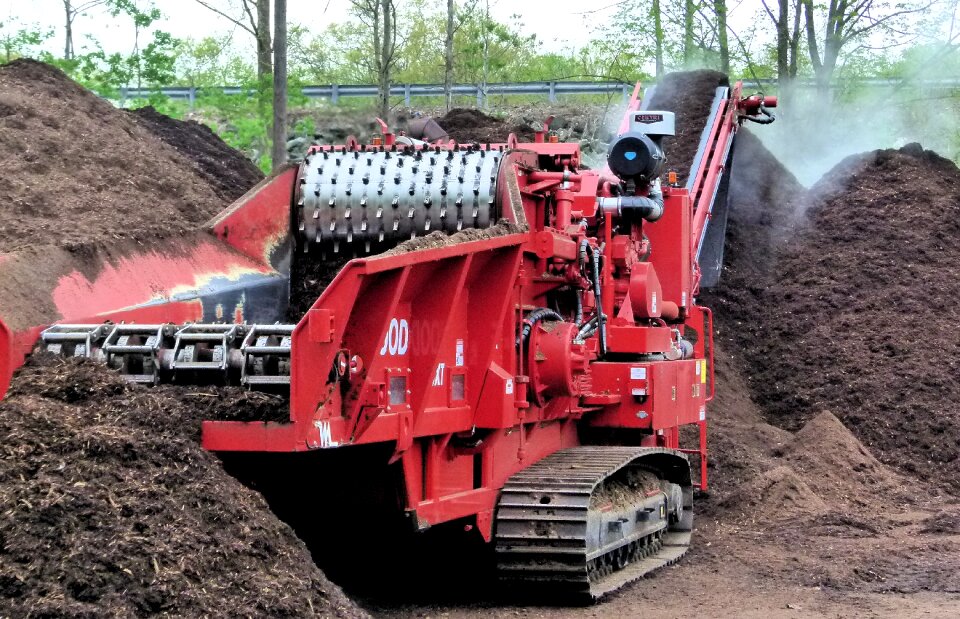 Industrial wood chipper mulch