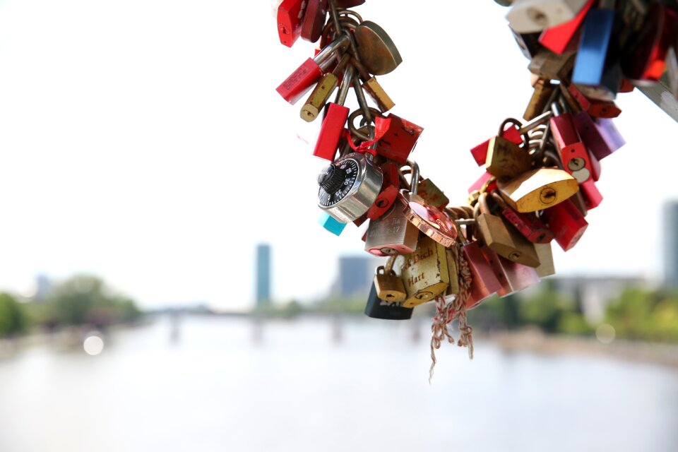 Frankfurt river couple