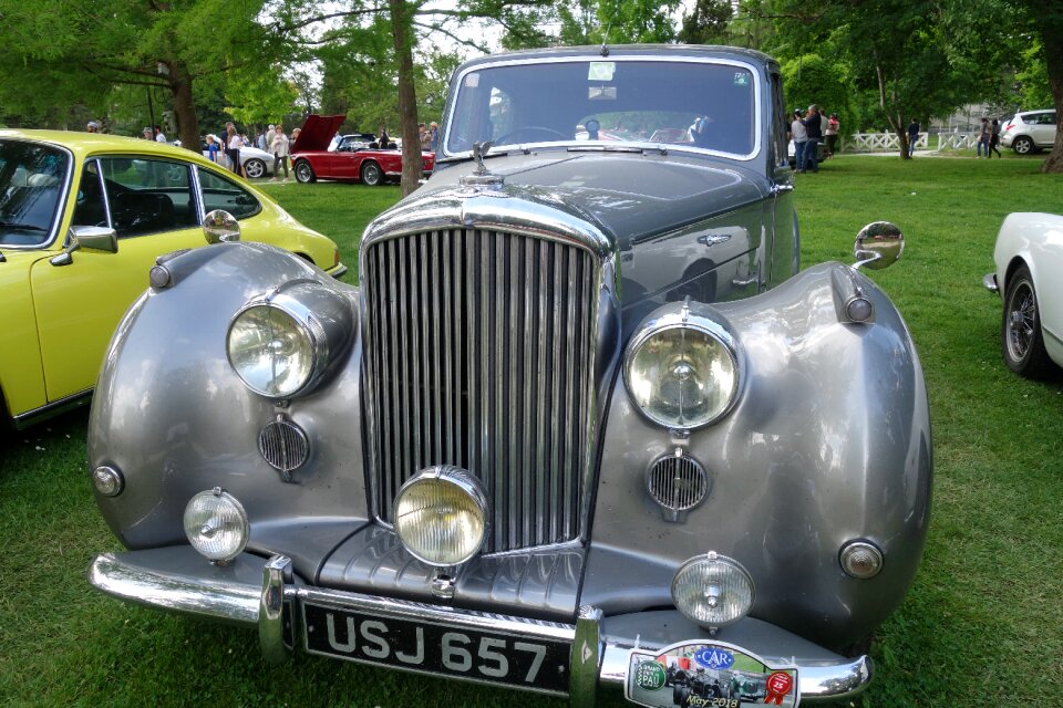 Old cars bentley pau