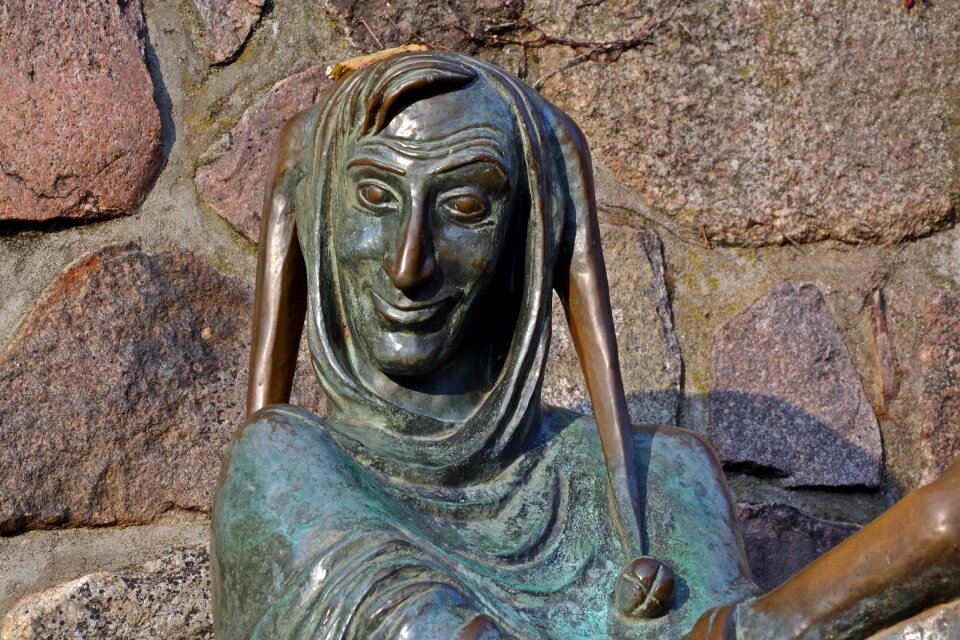 Sculpture schalk statue