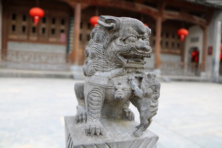Sculpture tourism lion
