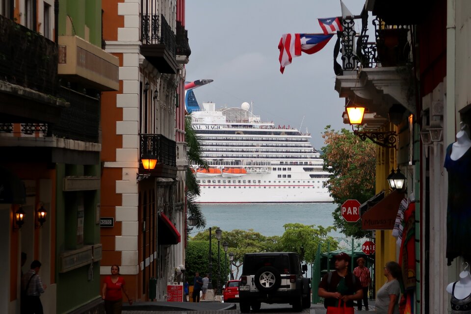 Puerto rico street ship