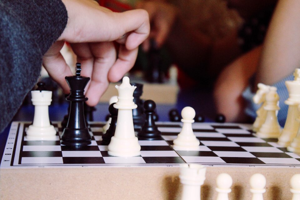 Move play king
