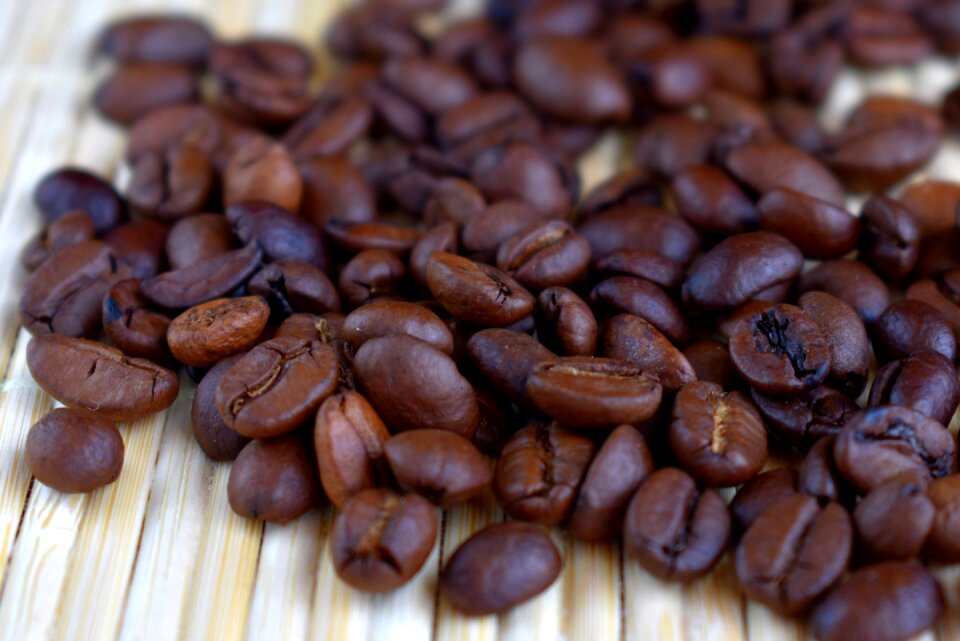 Krupnyj plan brown coffee beans