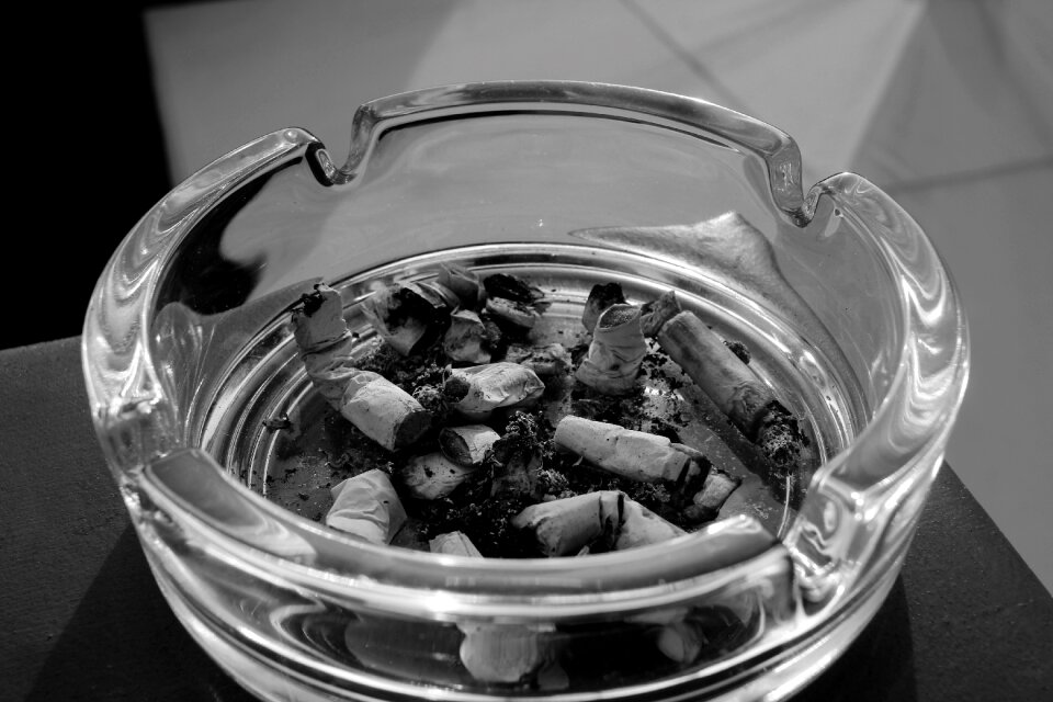 Disgust ashtray tilt
