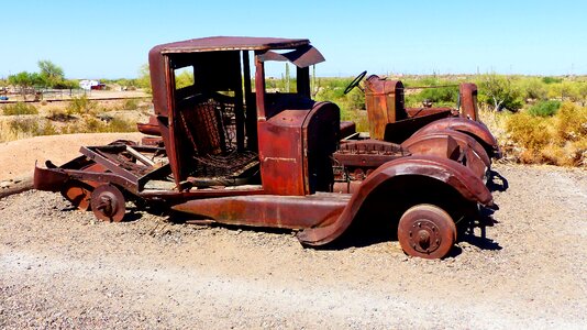 Rust automobile retro
