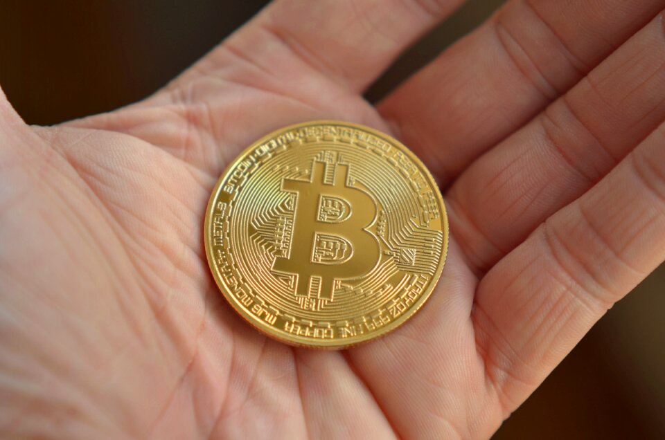Decentralized anonymous electronic