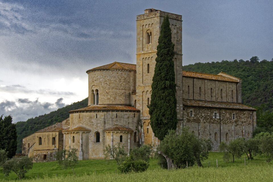 Abbey church architecture