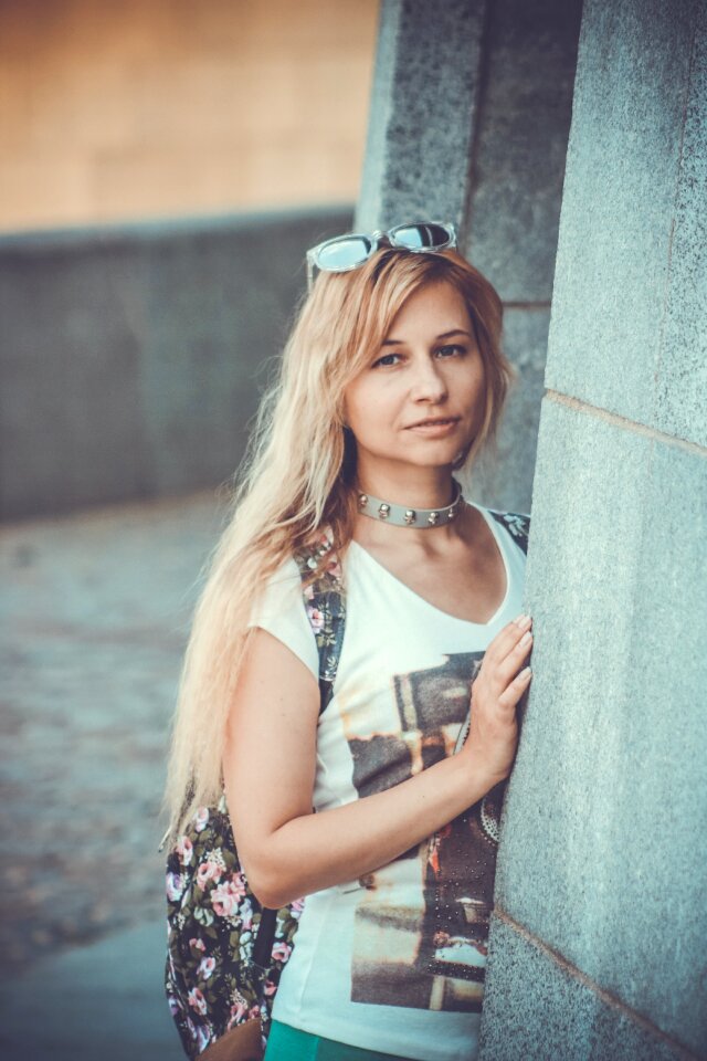 Glasses blonde t-shirt