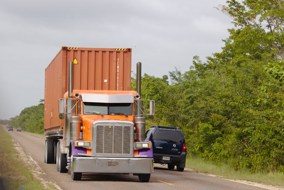 Container transportation vehicle