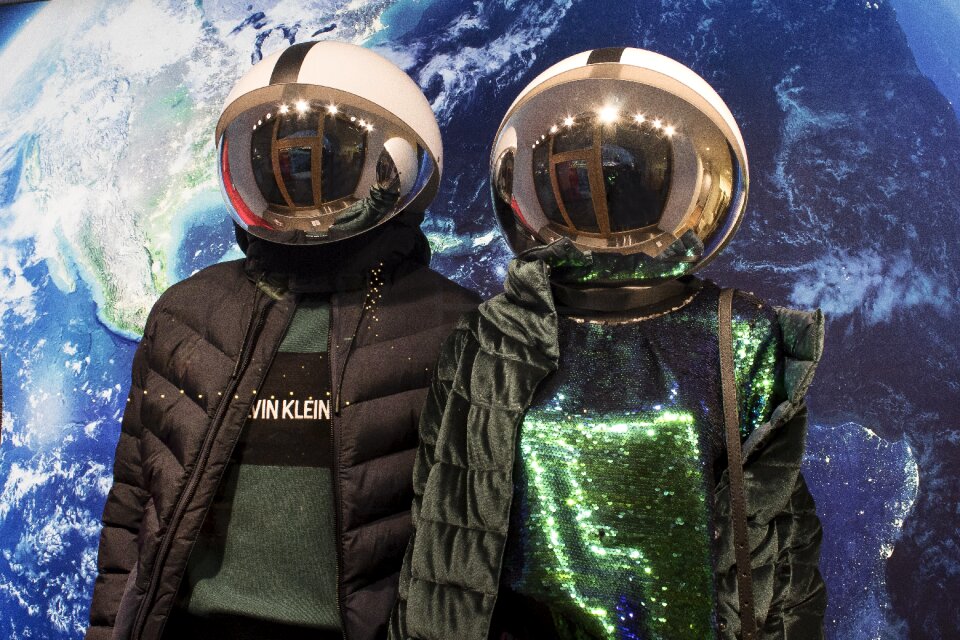Earth display dummy stylish