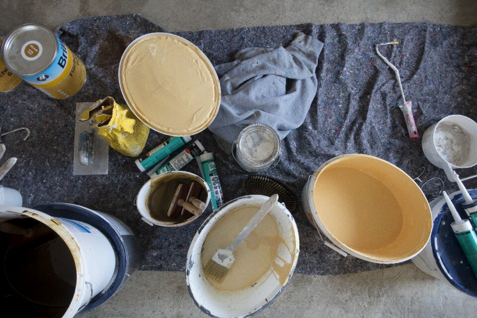 Color wall color bucket