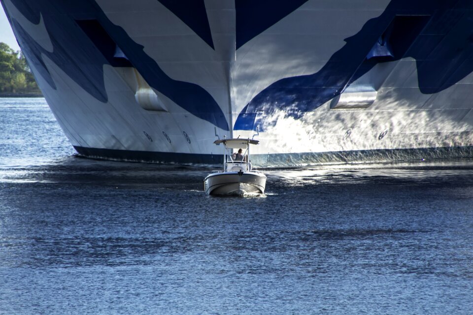 Hotel shipping landscape