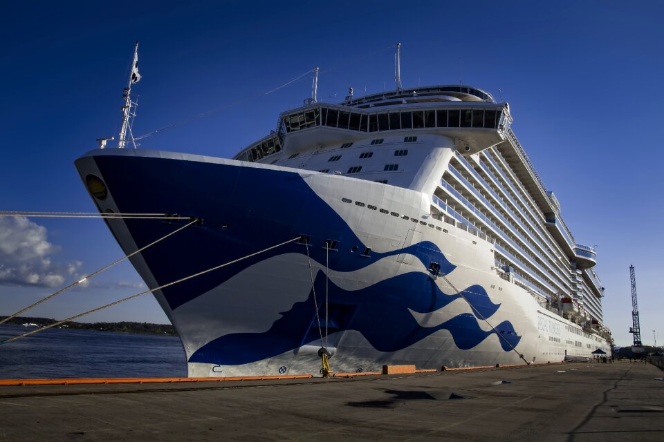 Hotel shipping landscape