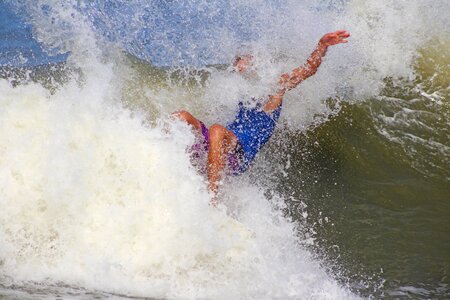 Waves skimboard surf