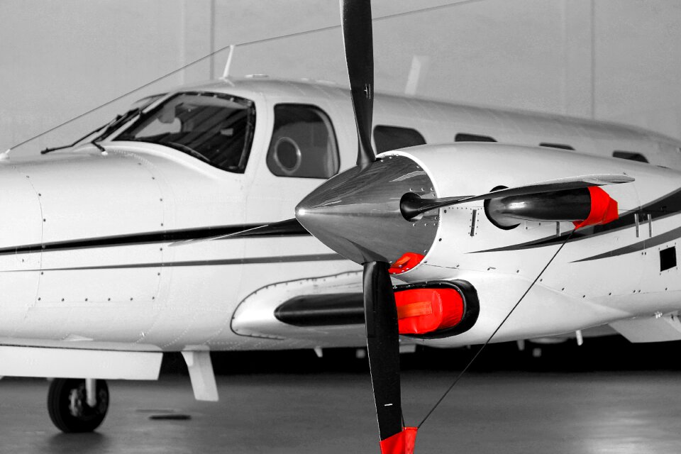 Black and white travel propeller