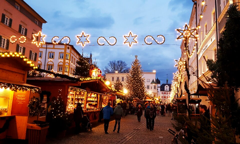 Christmas lighting advent