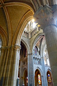 Nave stone columnar