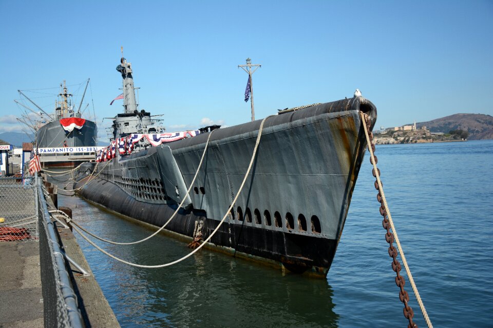 Sea vessel military