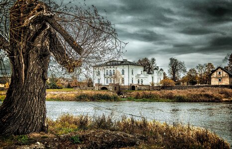 Nature clouds manor