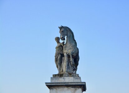 Sculpture man horse tourists capital