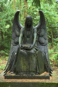 Grave sculpture mourning photo
