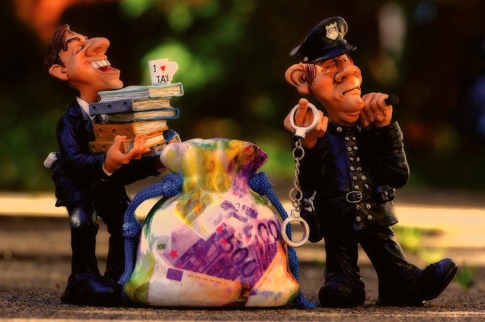 Handcuffs scam tax consultant