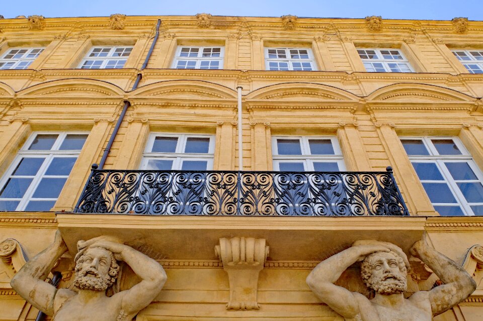 Atlante architecture court