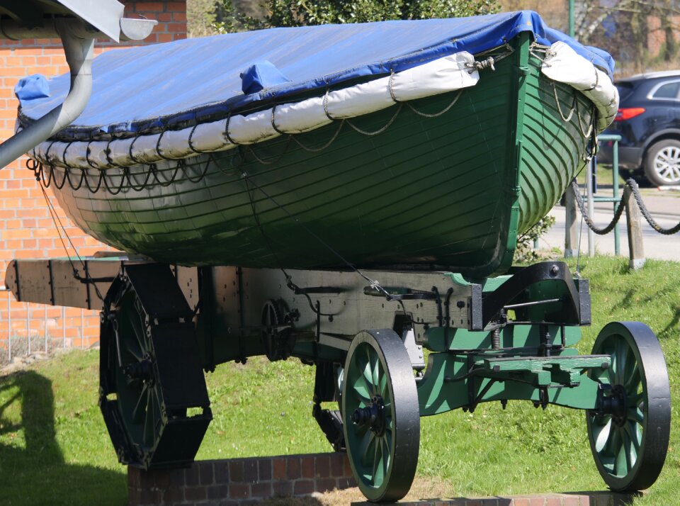 Historic rescue boat trailer transport system