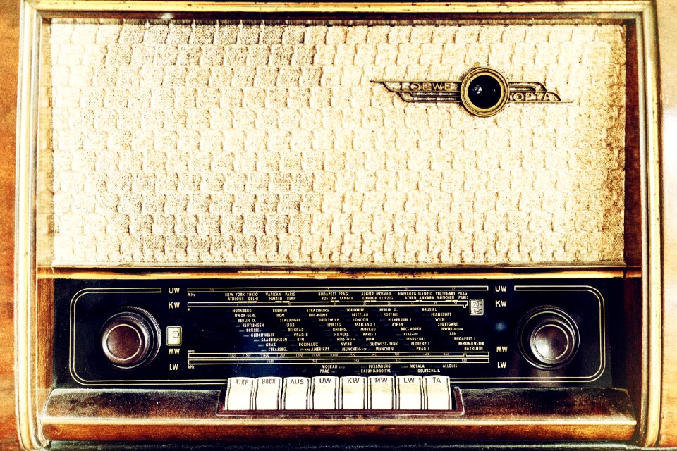 Radio receiver music sound