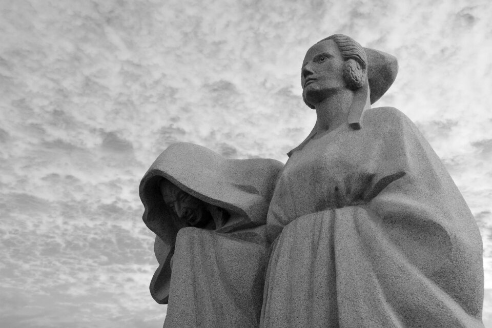 Monument of hewn stone building building women widows icelandic