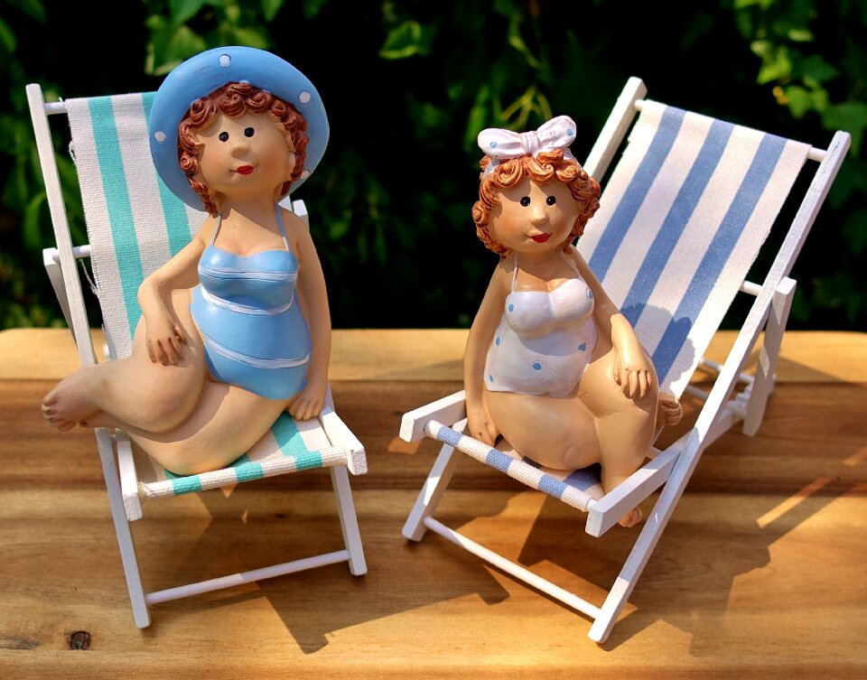 Figures deck chair sun