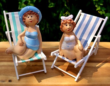 Figures deck chair sun
