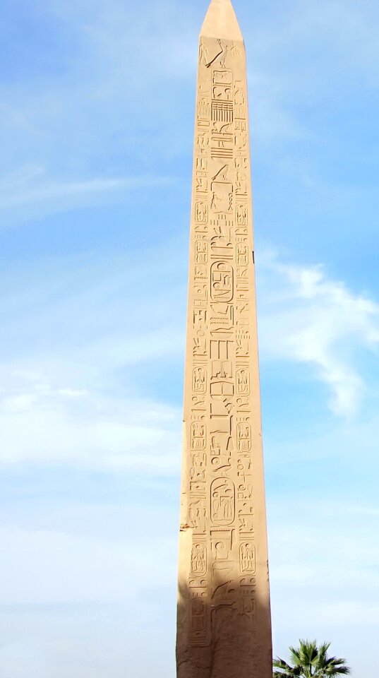 Hatshepsut hieroglyphs architecture