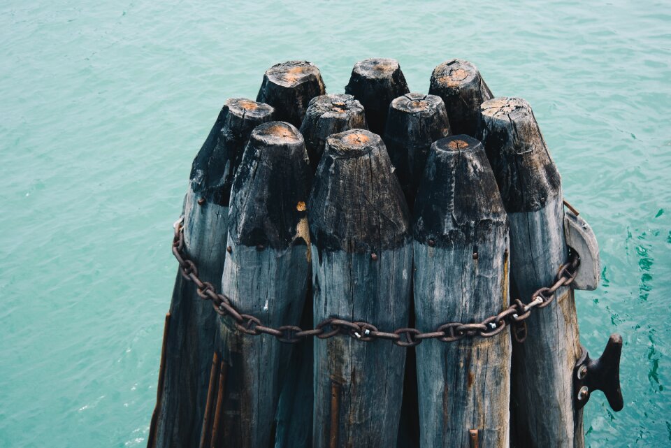 Seafaring piles chain