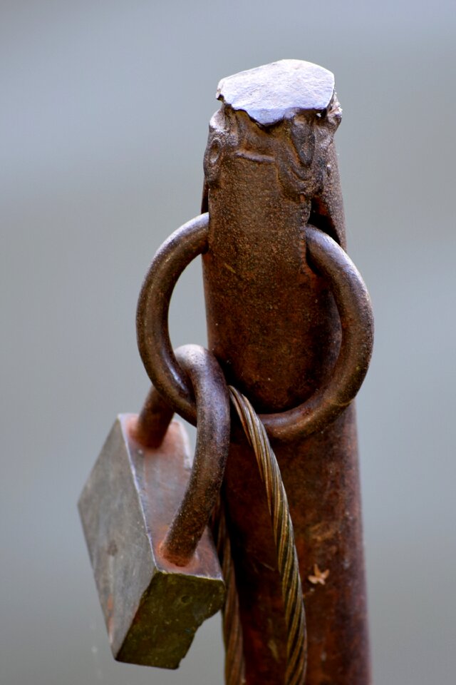 Lock rust chain