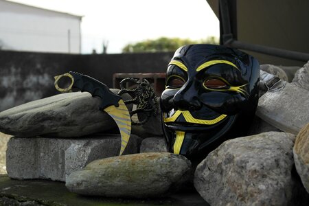 Brass knuckles black mask