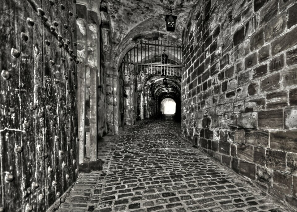 Vault wall black and white