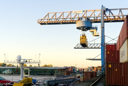 Port loading cargo photo