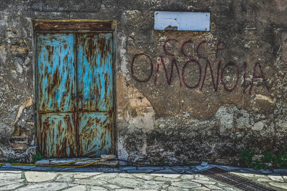 Graffiti decay closed