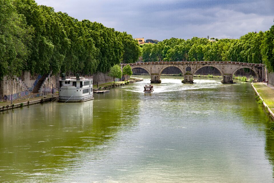 Rome boat houseboat